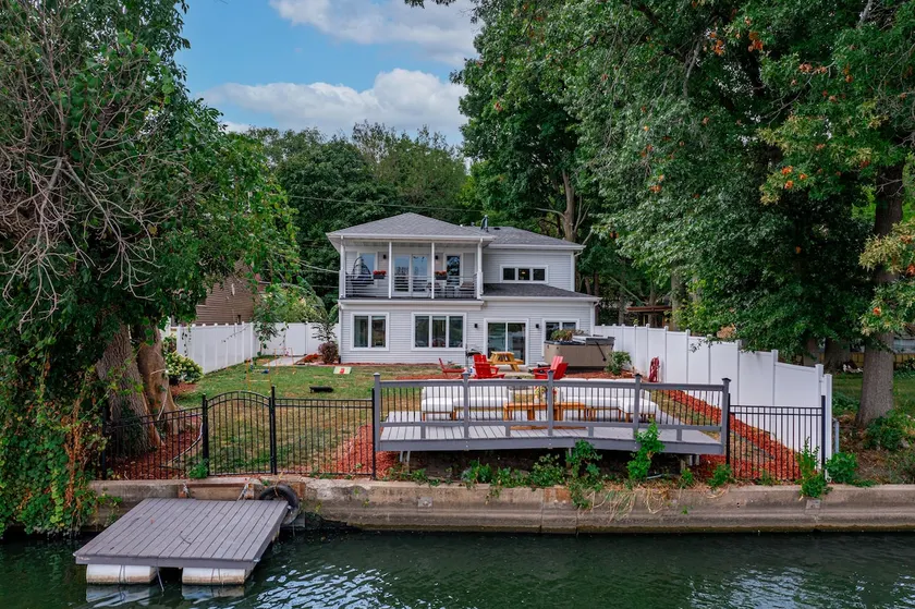 Relaxing Riverside Stay w HotTub | Fire pit | Deck - Image 1