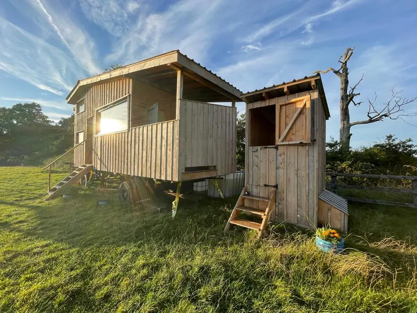 Unique Off-Grid Cabin with breathtaking views - Image 1