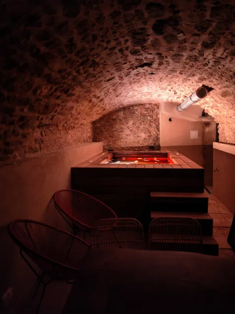Le Spa Secret, 4 people, private Jacuzzi, air conditioning - Image 1