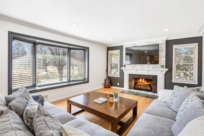 Spacious 3 BR Modern Home in Grosse Pointe - Image 1