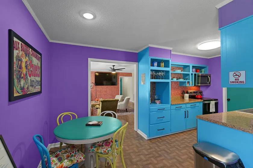 Friends TV House - Sleeps 8 - N. Jackson - So Fun - Image 1