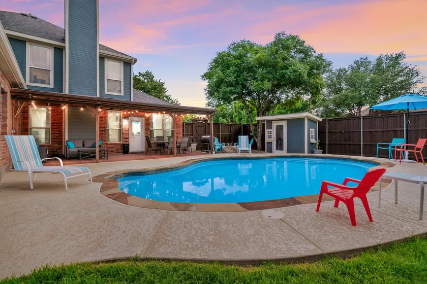 Cozy home w pool BBQ media rm near DFW sleep10-12 - Image 1