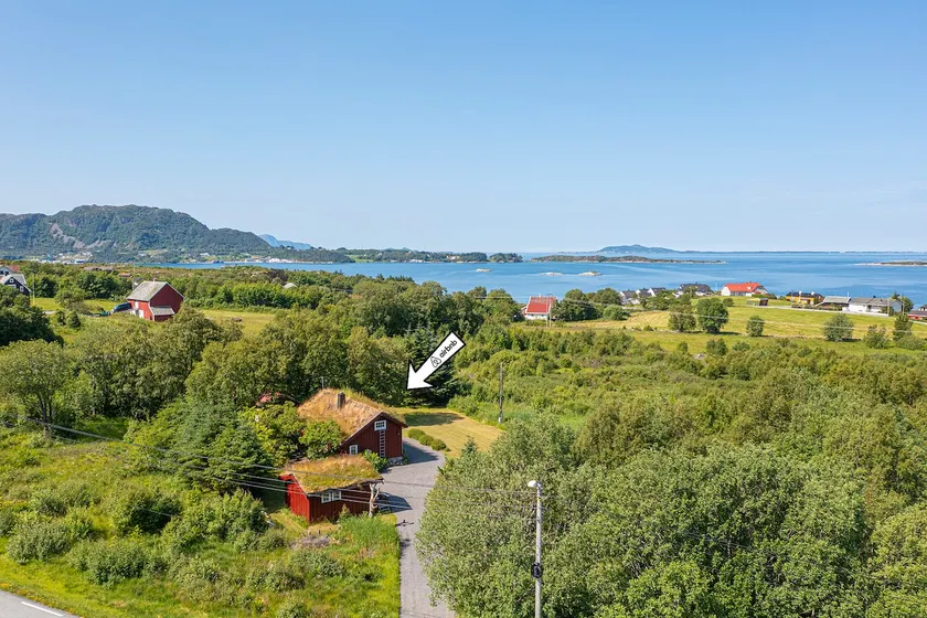 Charming cabin retreat by the coast in Midsund - Image 1