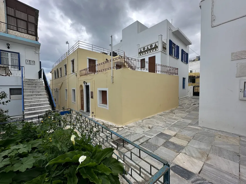 Traditional country house in Tinos - Image 1