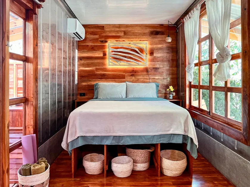 Cozy Wavefront Cottage / AC / HW - Image 1