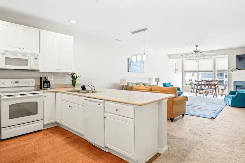 Large Condo at Sandbar Village - Image 1