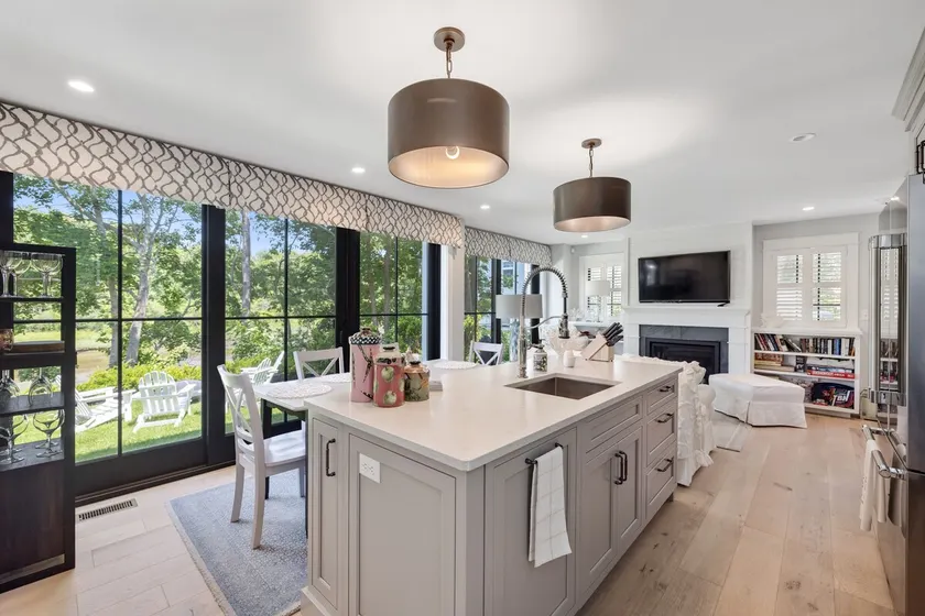 Stunning Dock Sq Waterfront Home - Image 1