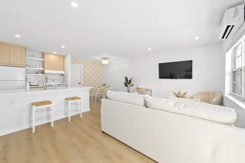 Modern Villa Retreat • Near Beach, DT and Golf - Image 1