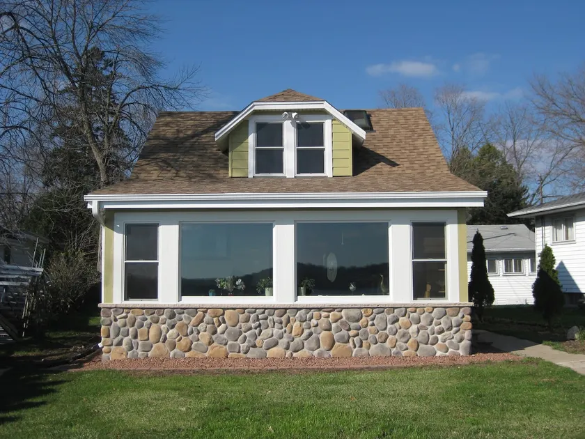 The Pike Lake Cottage House - Image 1