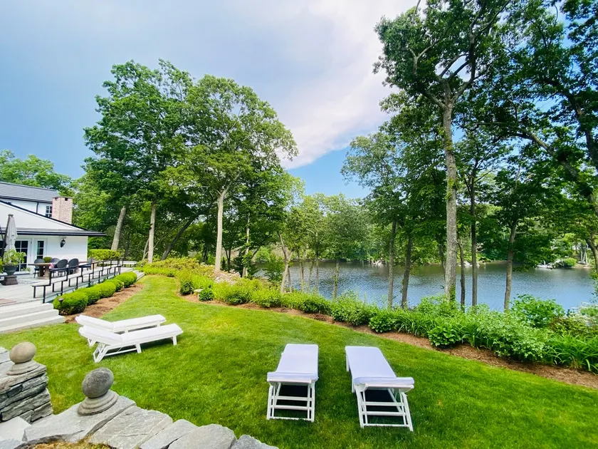 Hamburg Cove House - Image 1
