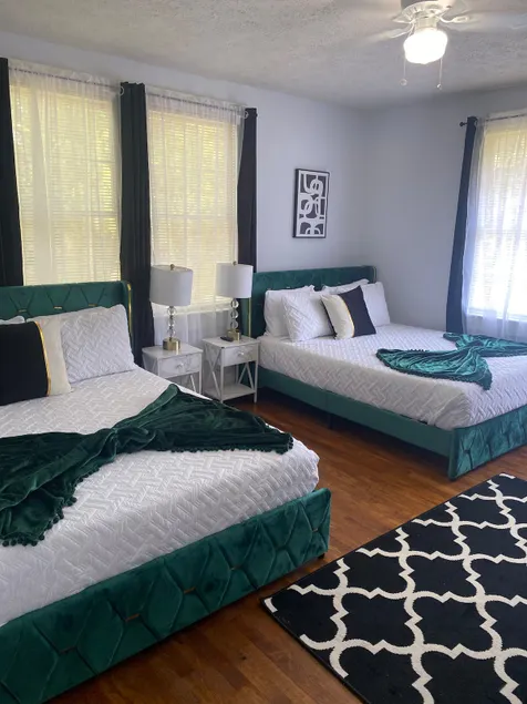 Spacious Apt, Sleeps 8, SmartTVs - Image 1