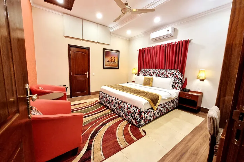Hayyat Luxury Hotel Apartments - Image 1