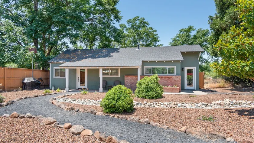 Orchard Cottage w/ Level 2 EV Charger Available - Image 1