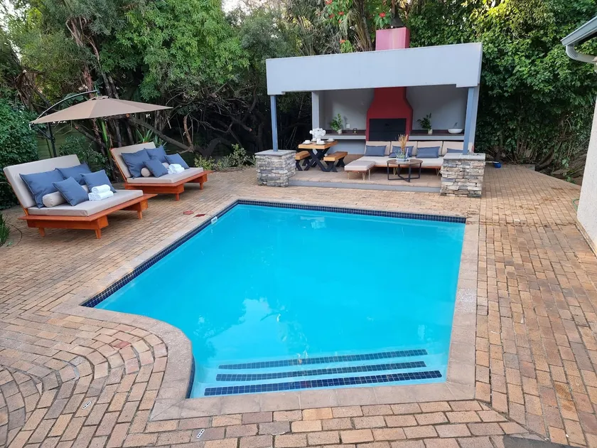 Luxury solar powered villa with pool and sauna in Northcliff - Image 1