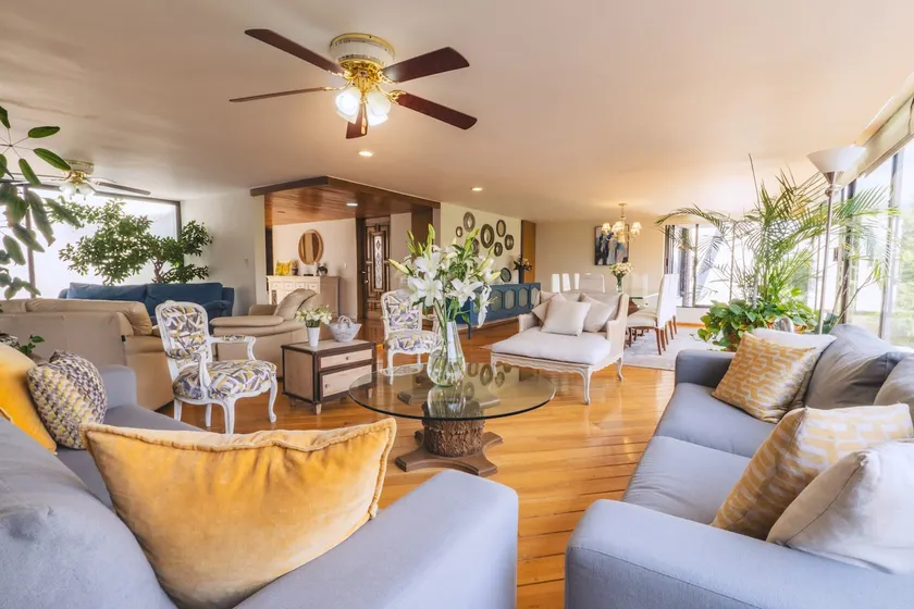 Amazing and spacious apartment, very nicely located! - Image 1
