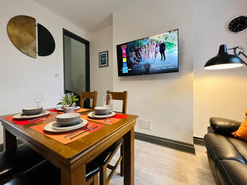Birkin House - Great for Contractors or Family Holidays - Image 1