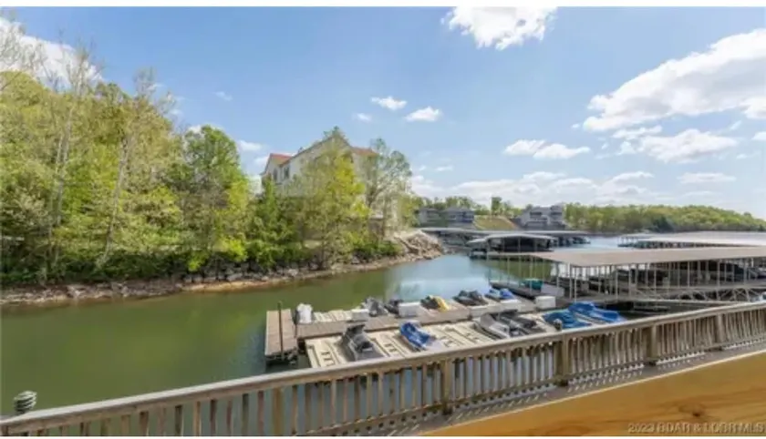 Modern water front Condo on local Horseshoe bend - Image 1