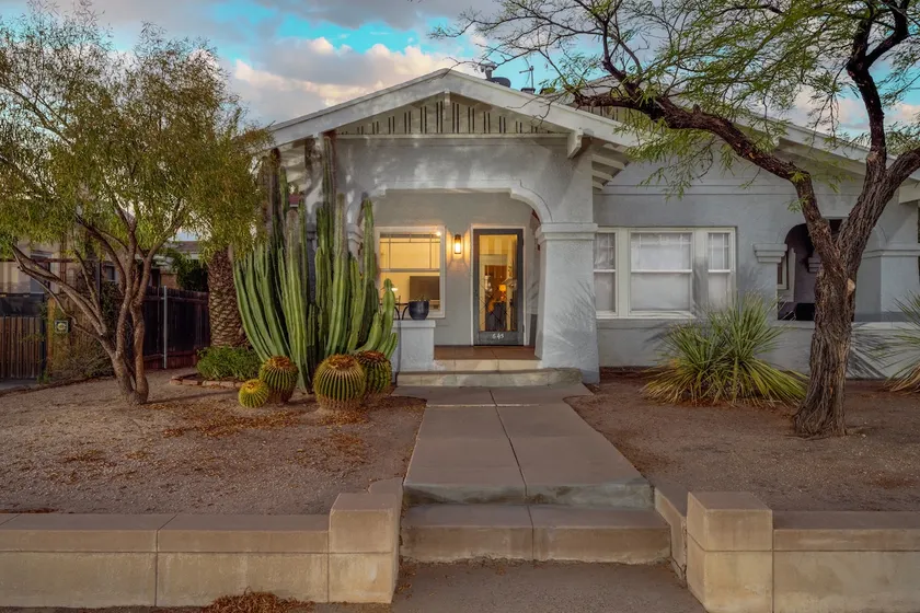 Charmer | 3 Blocks from UofA | 1 BR 1 BA | Sleep 3 - Image 1