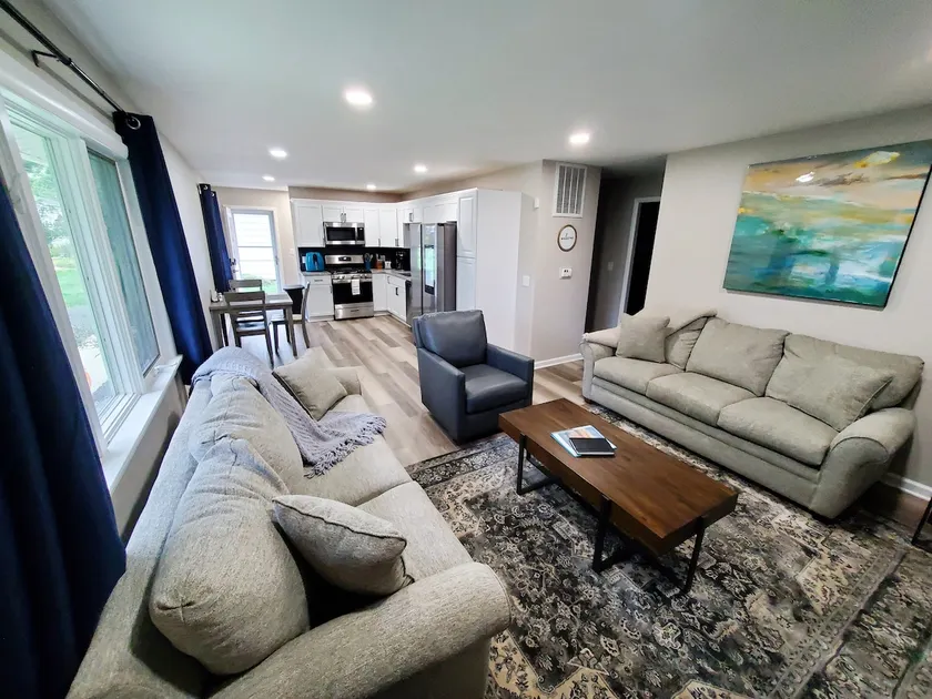 The Eagles Nest | King Bed | 5 Bds 2 Bath | Patio - Image 1