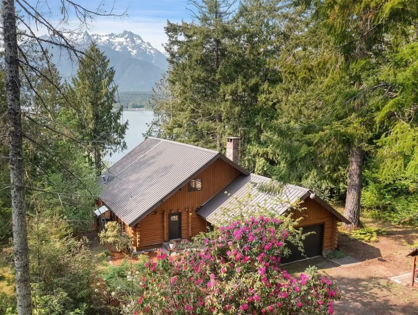 Mountain Lake Place! Waterfront Log Home! - Image 1
