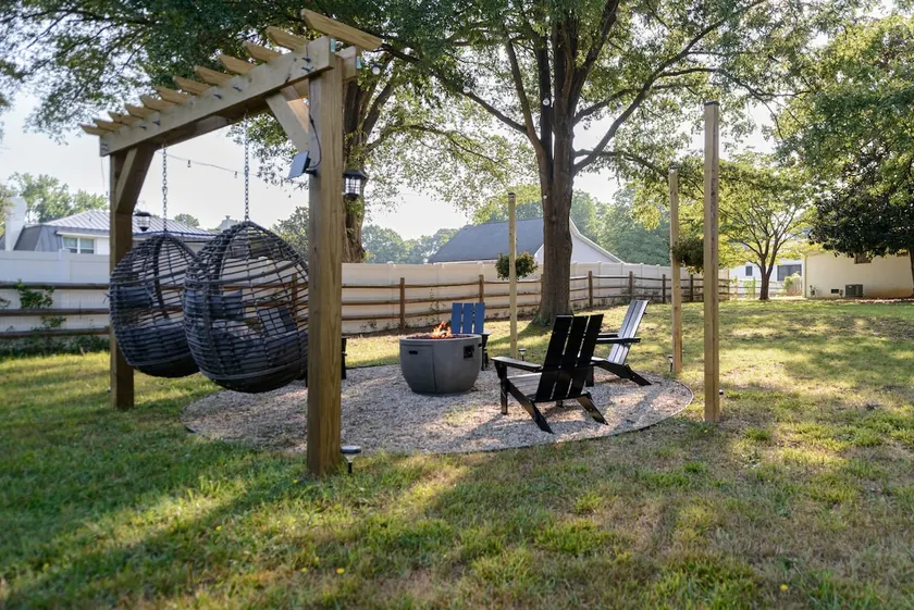 Backyard Oasis, PET-friendly, 3 Min to lake! - Image 1
