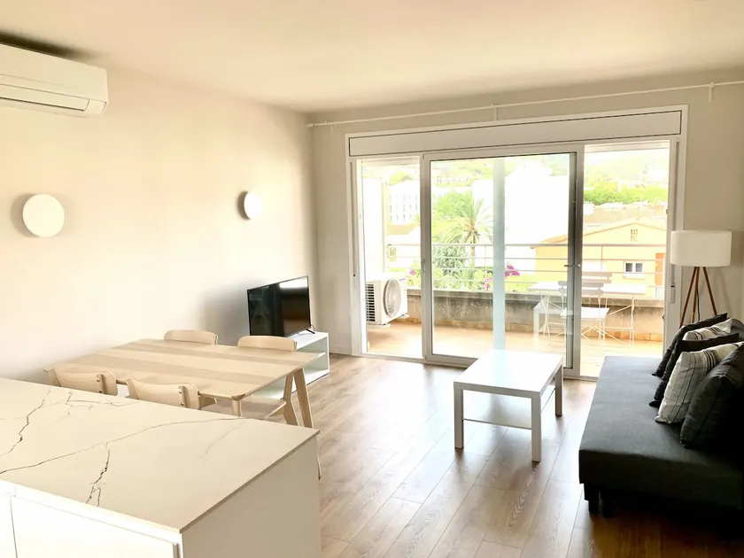 CENTRAL AND RENOVATED APARTMENT, 100m FROM THE BEACH - Image 1