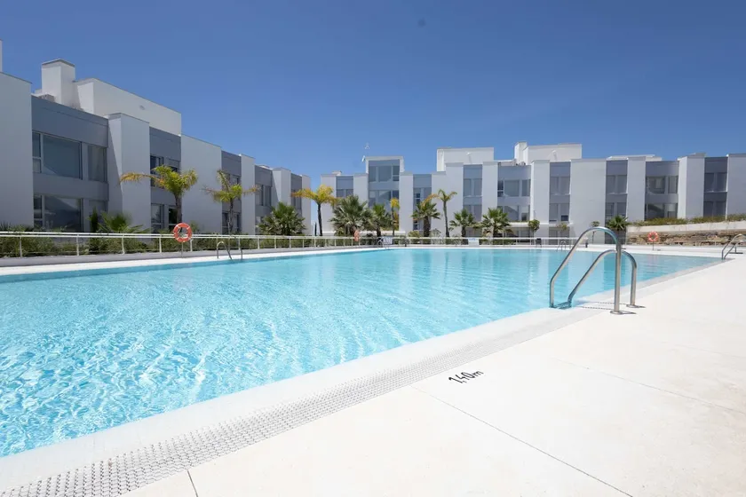 Perfect 3 bed Apt in Le Mirage with Seaview RDR313 - Image 1