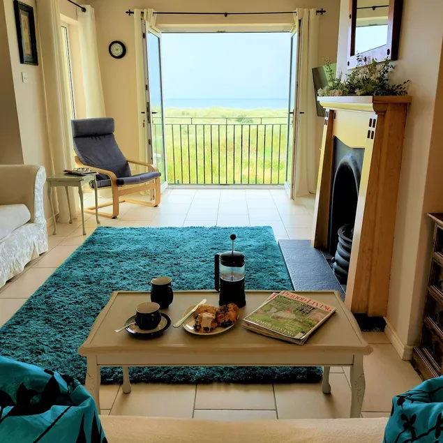 Sandy Feet Retreat - Beach front apartment - Image 1