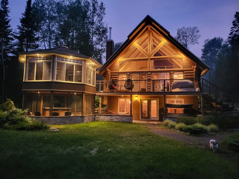 Dream house in Péribonka with spa - Image 1