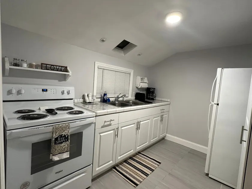 Tranquil Hideaway: 2-Bedroom Retreat near Mills/50 - Image 1