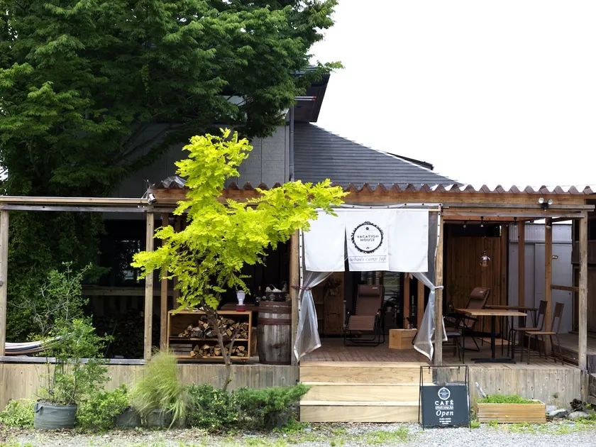 Mt. Fuji in sight! カフェ改装の一棟貸しログハウス｜屋根付きデッキでBBQ可 - Image 1