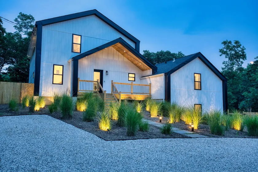 Hamptons Modern Retreat NEW CONS - Image 1