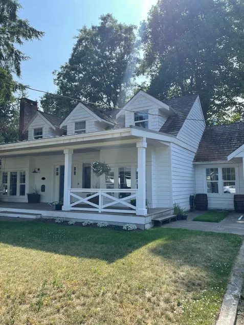 Brookswood Loft - Image 1