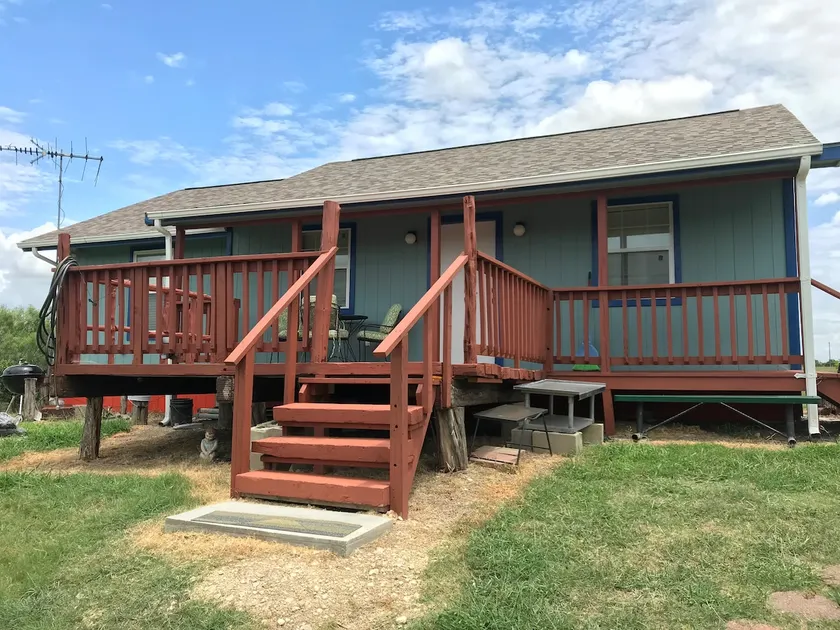 The green lagoon house. - Image 1