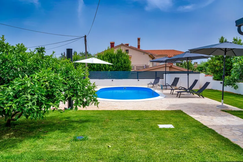 New ap. IVA for 5 with heated pool - Image 1