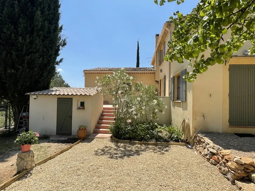 T2 in the Provencal countryside - Image 1