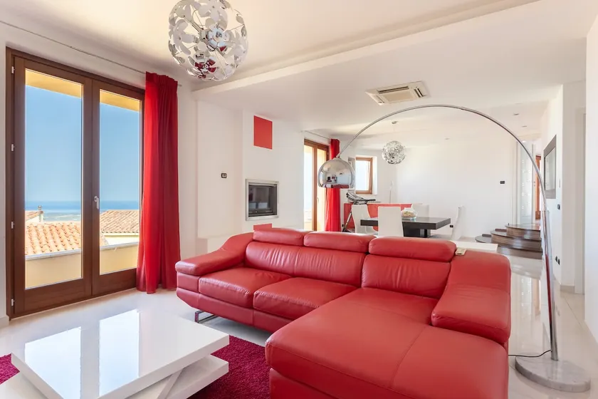 Luxurious House in Sardinia - Image 1