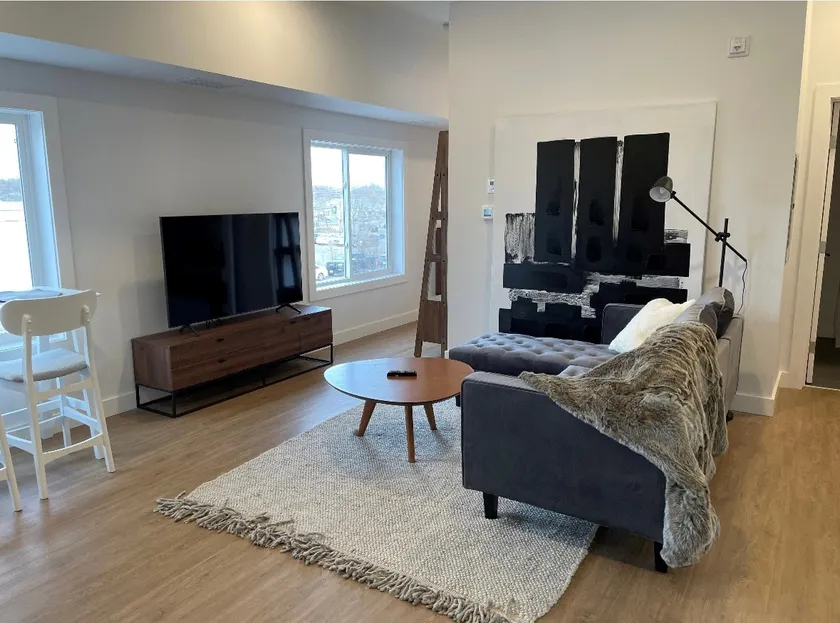 New open concept one bedroom - Image 1