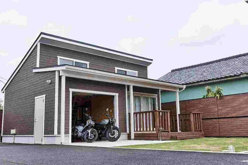 Uminochi Garage House, where you can stay with your beloved car | POPFIRE #03, also a base for surfing and ocean activities - Image 1