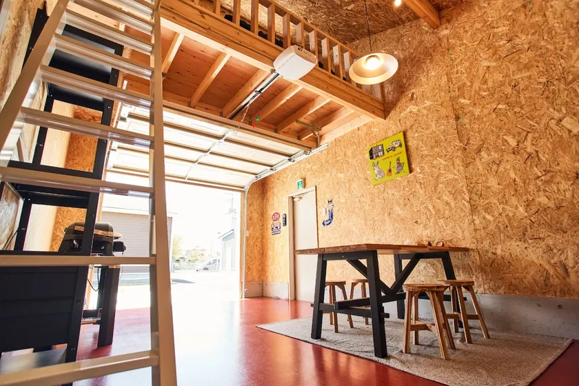A garage house near the sea where you can open the shutters and enjoy your car and the sky | POPFIRE #04 - Image 1