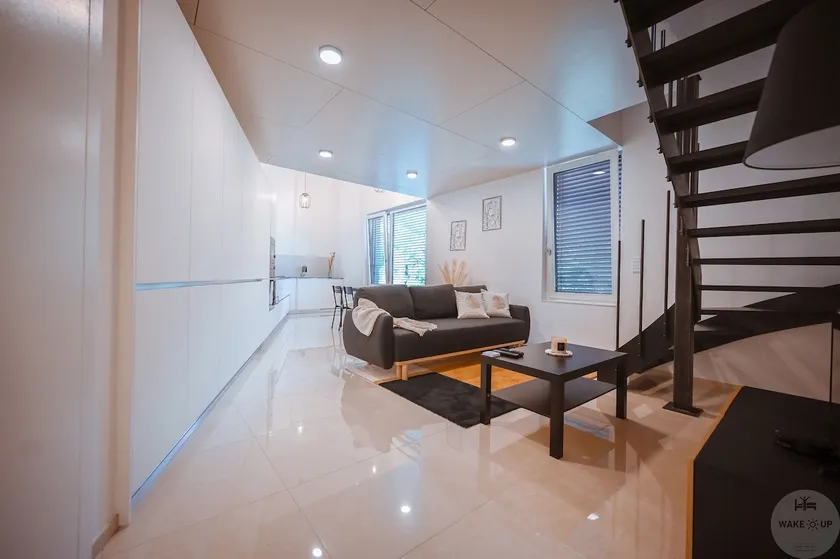 WakeUp - Bi-level Flat for 4 Pax, Wifi, Parking - Image 1