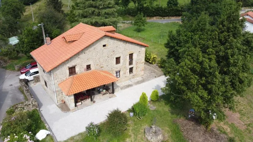 Espectacular Casa Rural en Castaneda - Image 1