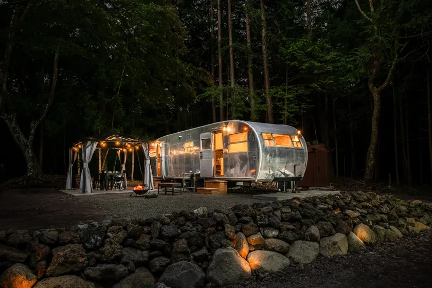 Vintage Trailer and Barrel Sauna Private Villa Limited to One Group Per Day - Image 1