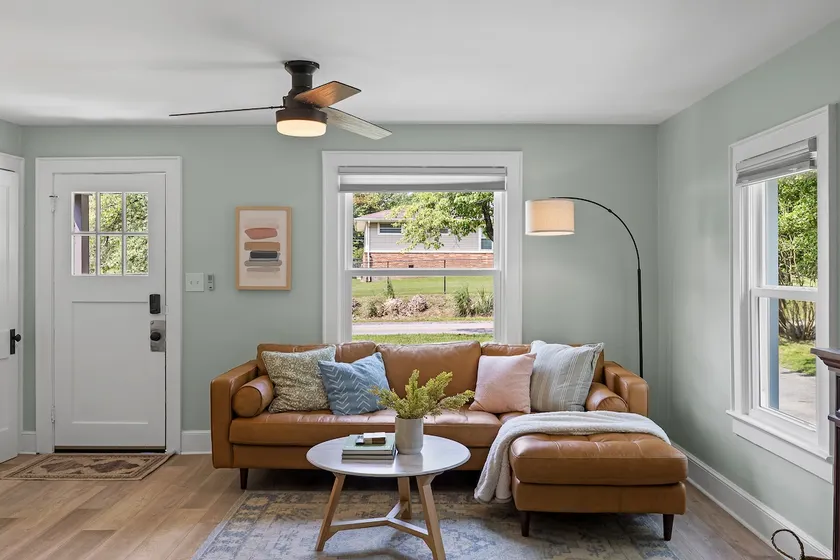 Bright & Cozy Retreat 10 Min to Downtown & 30+day - Image 1