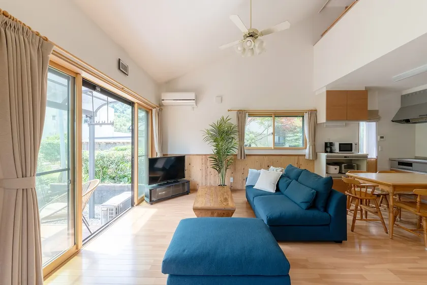 Beach access & mountain views. Private house surrounded by nature with a large loft - Image 1