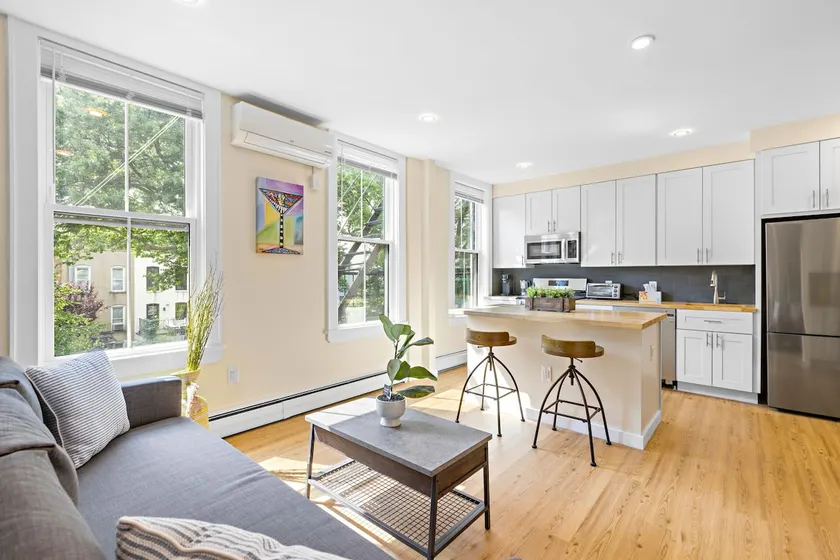 Sunlit Serenity/Contemporary Haven of Modrn Living - Image 1