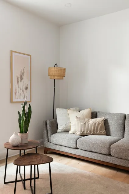 KING bed, Free Parking, Central Location & Cozy - Image 1