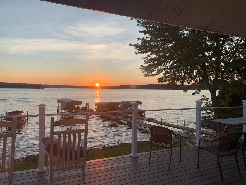 ”Meet us in Bemus” Lakeside Home on CHQ Lake - Image 1