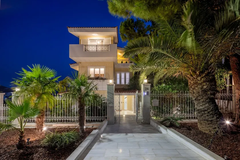 Luxury Mansion 560sq.m. with Private Pool&Jacuzzi - Image 1