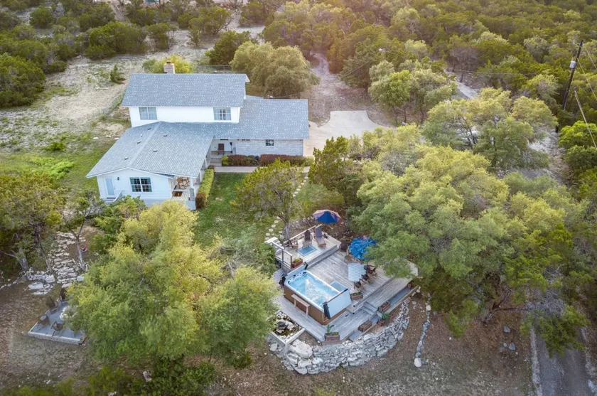 Hill Country, XXL SwimSpa, pool table & Fire it - Image 1